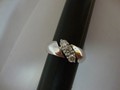 Помолвочное кольцо из белого золота с тремя бриллиантами сделано на заказ